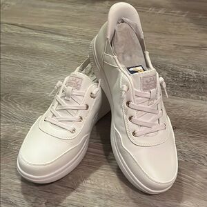 NWT Skechers BOBS Classic White Synthetic Leather Slip-In Sneakers Women’s Sz 9